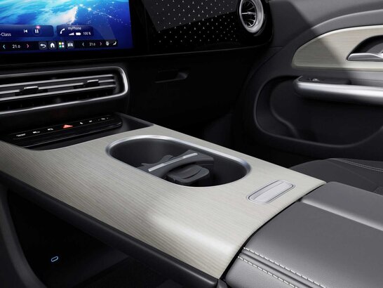 Die Zierelemente Holz Birke grau offenporig im Mercedes-Benz GLB 2026