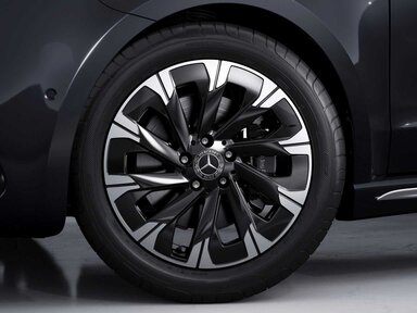 Die 45,7 cm (18″) Leichtmetallräder im 10-Speichen-Design der Mercedes-Benz V-Klasse 2026