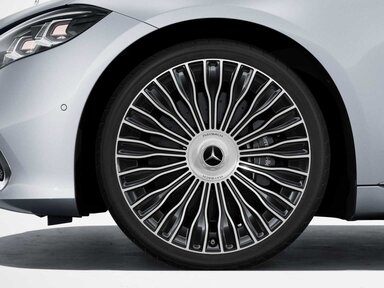 21" Maybach Schmiederäder im Vielspeichen-Design mit stehendem Stern in Bicolor Optik inklusive vollintegrierter Radschraubenabdeckung, 53,3 cm