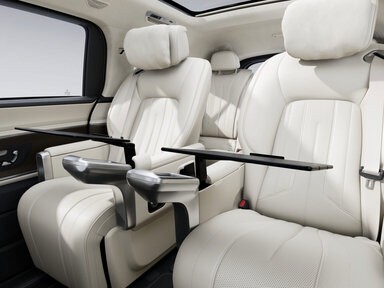 Klapptische im Fond des VLE