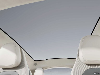 Der Innenhimmel in Mikrofaser MICROCUT ivory beige im Mercedes-AMG GT 4-Türer Coupé
