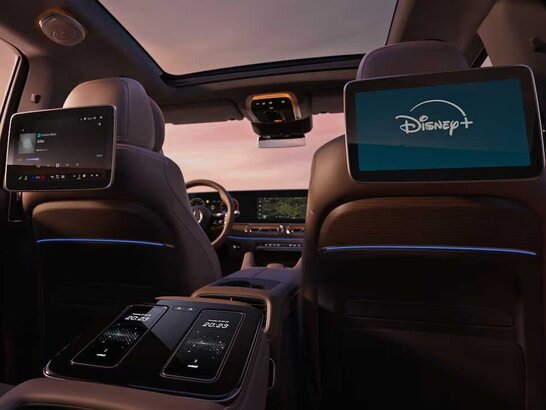 Das MBUX High-End Fond-Entertainment des Mercedes-Benz GLS 2026