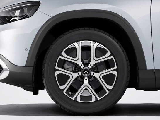 Die 18" Aerodynamik-Leichtmetallräder im 5-Speichen-Design des Mercedes-Benz GLB 2026.