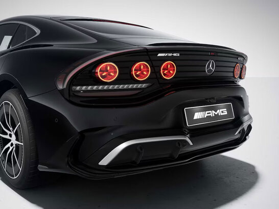 Das Digitale Extra: MB.DRIVE PARKING ASSIST 360 des Mercedes-AMG GT 4-Türer Coupés