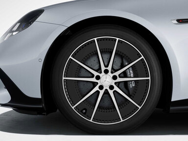 20" AMG Leichtmetallräder im 10-Speichen-Design aerodynamisch optimiert, mattschwarz lackiert und glanzgedreht, 50,8 cm