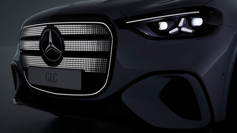 Mercedes-Benz ikonischer Grill mit Beleuchtung des Panels und der Umrandung sowie teilbeleuchtetem Mercedes Stern