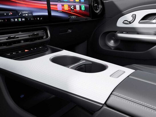 Die Zierelemente Naturfaser weiß matt silent lines im Mercedes-Benz CLA Shooting Brake 2026