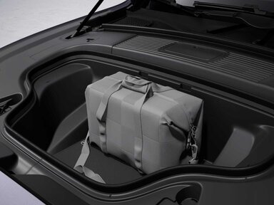 Der vordere Kofferraum mit einem Volumen von 101 l in der Mercedes-Benz C-Klasse Elektro