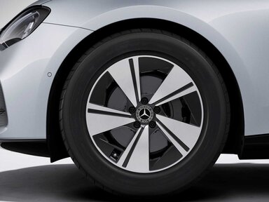 18" Aerodynamik-Leichtmetallräder im 5-Speichen-Design schwarz hochglänzend lackiert und glanzgedreht, 45,7 cm
