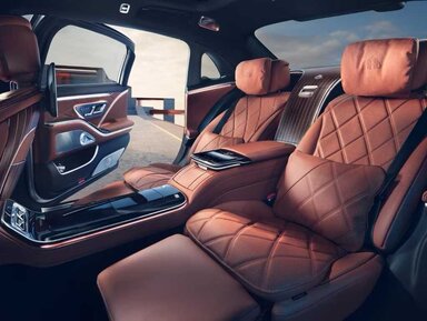 Elektrische Mittelkonsole im Fond der Mercedes-Maybach S-Klasse