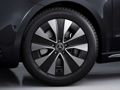 Die 43,2 cm (17″) Leichtmetallräder im 5-Doppelspeichen-Design der Mercedes-Benz V-Klasse 2026