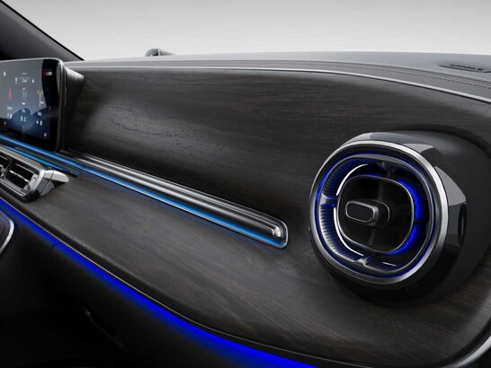 Die Zierelemente Holzoptik Olive dunkelgrau offenporig in der Mercedes-Benz V-Klasse 2026