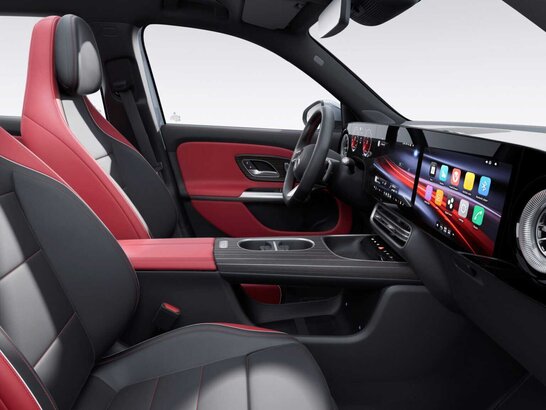 Die Ledernachbildung ARTICO Nappaoptik zweifarbig schwarz/powerrot im Mercedes-Benz GLB 2026