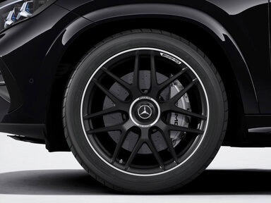 22" AMG Schmiederäder im Kreuzspeichen-Design schwarz matt lackiert und Felgenhorn glanzgedreht, 55,9 cm