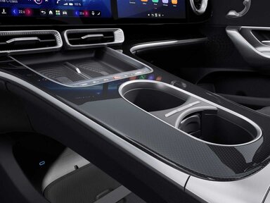 Die Zierelemente Metall-Mischgewebe schwarz/silber in der Mercedes-Benz C-Klasse Elektro 2026
