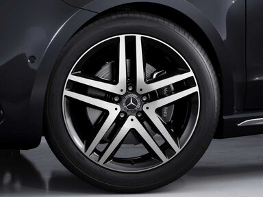 Die 48,3 cm (19″) Leichtmetallräder im 5-Doppelspeichen-Design, schwarz lackiert, Front glanzgedreht der Mercedes-Benz V-Klasse 2026