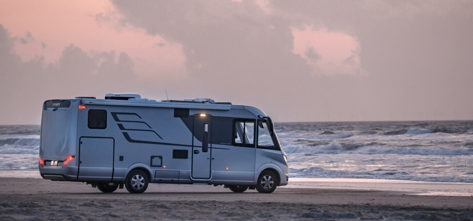 Hymer Wohnmobil am Strand