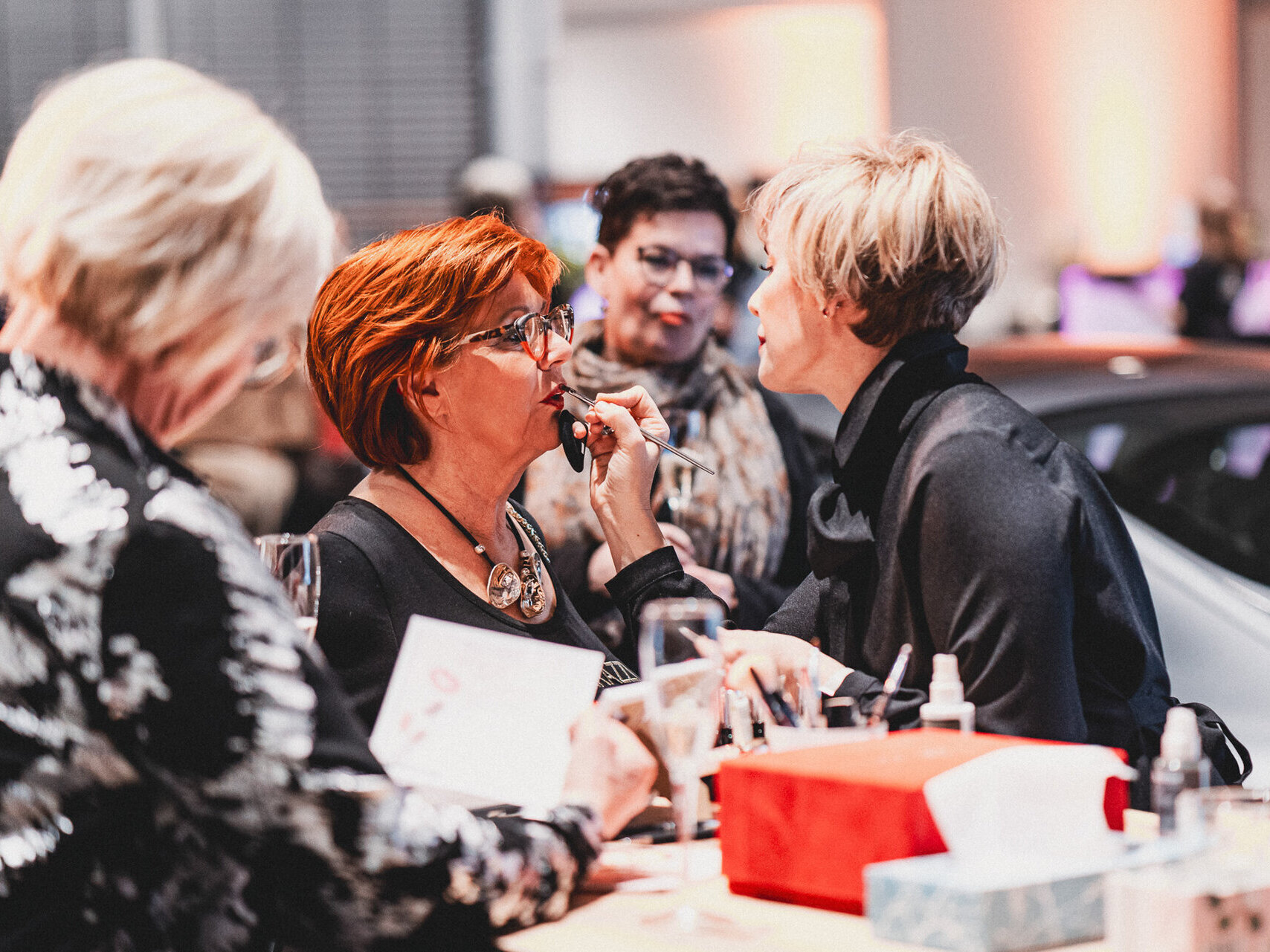 Mercedes-Benz Ladies Lounge zum Frauentag bei STERNAUTO in Magdeburg