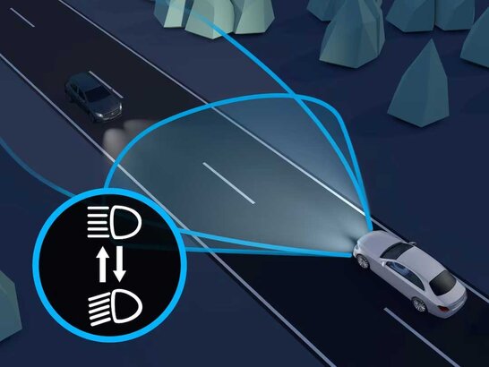 Das digitale Extra: Adaptiver Fernlicht-Assistent in der C-Klasse Limousine