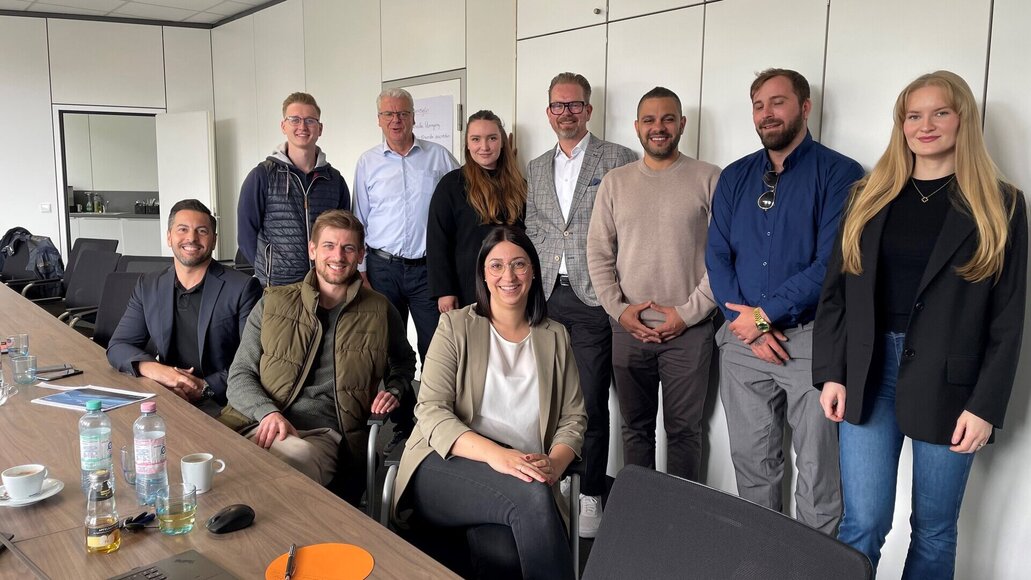 Gruppenfoto Schulungsgruppe mit Trainerin