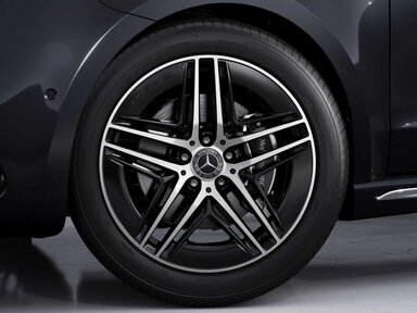 Die 48,3 cm (19″) AMG Leichtmetallräder im 5-Vierfachspeichen-Design, glanzgedreht der Mercedes-Benz V-Klasse 2026