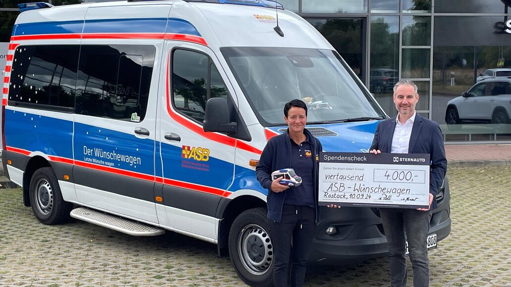 Übergabe Spendenscheck Wünschewagen