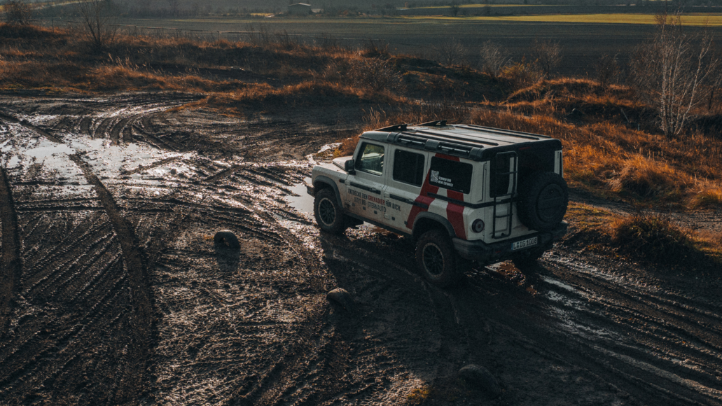 Grenadier Fahrzeug im Gelände