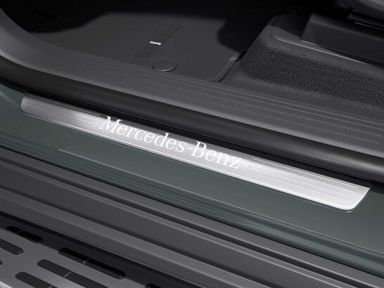 Die AMG Einstiegsleisten mit AMG Schriftzug am Mercedes-Benz GLS 2026