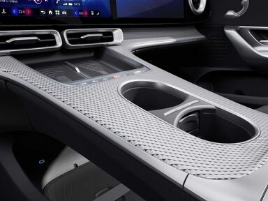 Die Zierelemente Naturfaser Wabendesign weiß offenporig in der Mercedes-Benz C-Klasse Elektro 2026