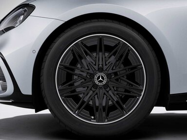 20" AMG Leichtmetallräder im Vielspeichen-Design aerodynamisch optimiert, hochglanzschwarz lackiert, Felgenhorn glanzgedreht, 50,8 cm