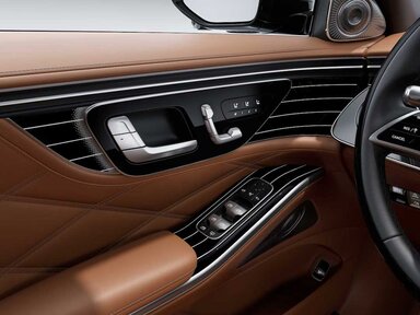 Fahrer- und Beifahrersitz elektrisch einstellbar mit Memory-Funktion in der Mercedes-Maybach S-Klasse 2026