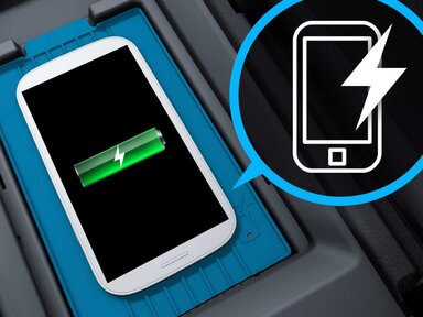 Kabelloses Ladesystem für mobile Endgeräte vorn im C-Klasse T-Modell