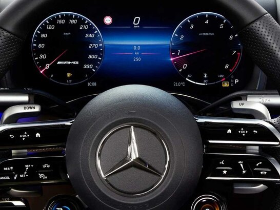Fahrer-Display mit 31,2 cm (12,3") Bildschirmdiagonale des Mercedes-AMG SL Roadster
