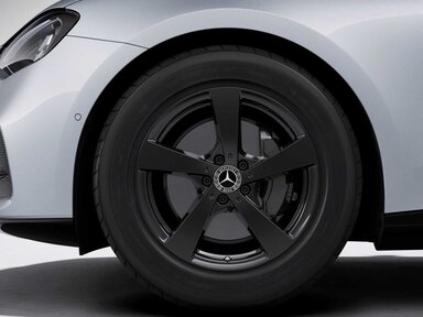 18" Aerodynamik-Leichtmetallräder im 5-Speichen-Design schwarz hochglänzend lackiert und glanzgedreht, 45,7 cm