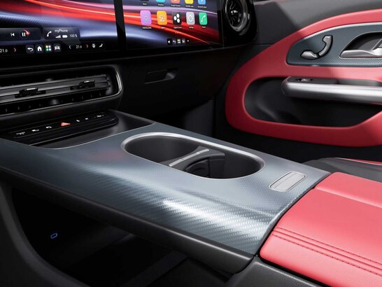 Die Zierelemente Aluminium mit Carbonschliff hell im Mercedes-Benz CLA Shooting Brake 2026