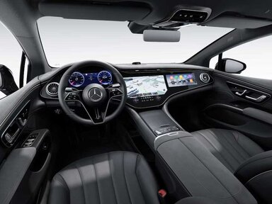 Der MBUX Hyperscreen des Mercedes-Benz EQS 2026