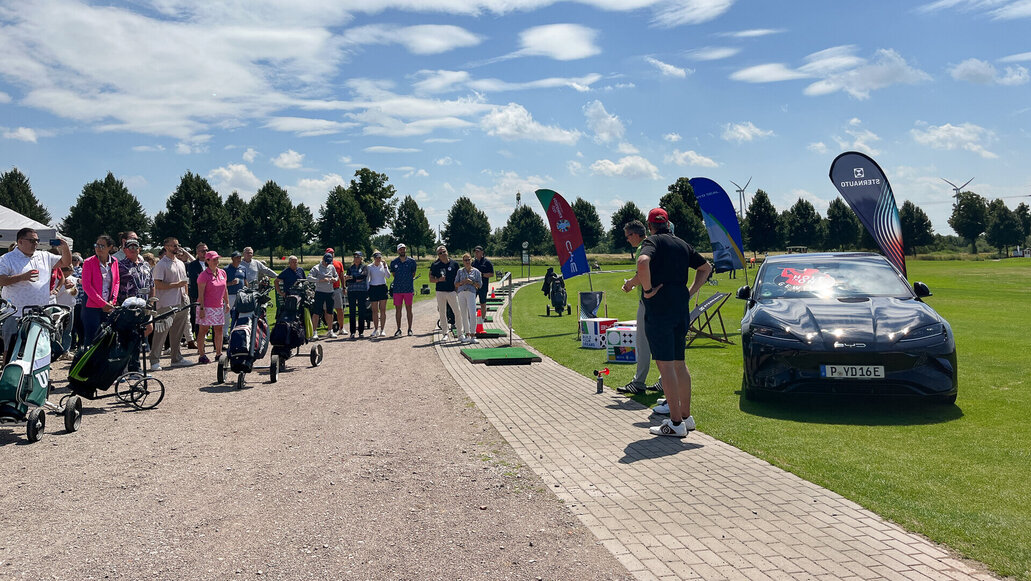 Golf & Fusel - Das feucht-fröhlichste Golfturnier Berlins Golf & Fusel - Das feucht-fröhlichste Golfturnier Berlins