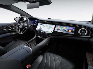 Kabelloses Ladesystem für mobile Endgeräte vorn im Mercedes-Benz EQS 2026