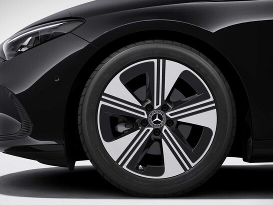 Die 18" Aerodynamik-Leichtmetallräder im 5-Speichen-Design des Mercedes-Benz CLA Shooting Brake 2026