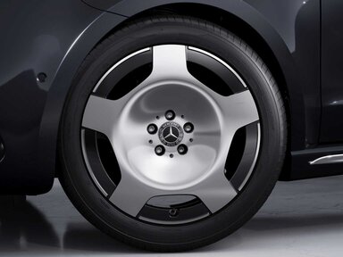 Die 48,3 cm (19″) Leichtmetallräder im Monobloc-Design der Mercedes-Benz V-Klasse 2026