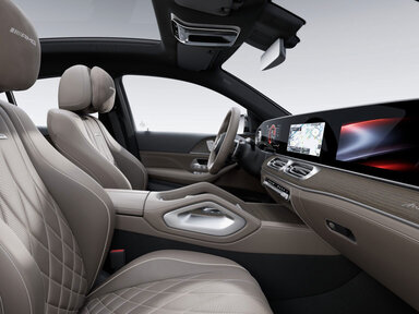 Das Interieur in MANUFAKTUR Sonderpolster Leder Exklusiv Nappa AMG tartufobraun/schwarz im Mercedes-AMG GLE Coupé