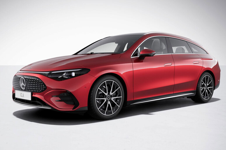 CLA Shooting Brake in MANUFAKTUR patagonienrot metallic