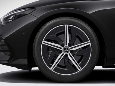 Die 18" AMG Leichtmetallräder im 5-Speichen-Design des Mercedes-Benz CLA Shooting Brake 2026