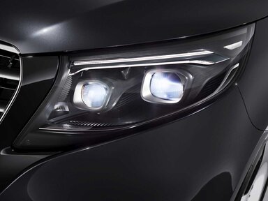 Die adaptiven MULTIBEAM LED Scheinwerfer der Mercedes-Benz V-Klasse 2026