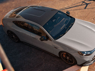 Das Leichtbaudach des Mercedes-AMG GT 4-Türer Coupés