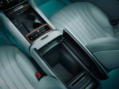 Hochwertige Verkleidung des Mercedes-Benz EQE SUV
