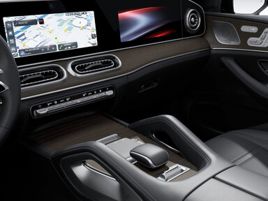 Die Zierelemente in Holz Birke dunkelbraun offenporig im Mercedes-AMG GLE Coupé