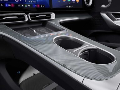Die Zierelemente Metall-Mischgewebe silber glänzend in der Mercedes-Benz C-Klasse Elektro 2026