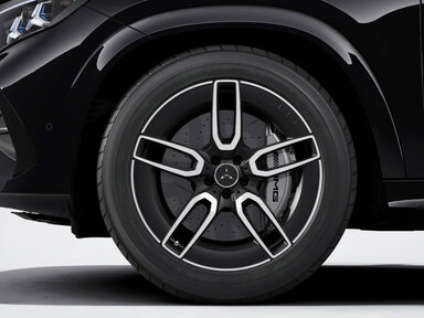 21" AMG Leichtmetallräder im 5-Doppelspeichen-Design aerodynamisch optimiert, mattschwarz lackiert und glanzgedreht, 53,3 cm