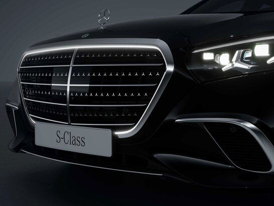 Kühlergrill der S-Klasse mit beleuchteter Umrandung